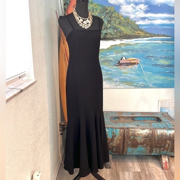 🔥Lauren Ralph Lauren,Stunning Black Gown,Soft Silhouette Flair, Back Zip,Size 4 - Picture 1 of 14